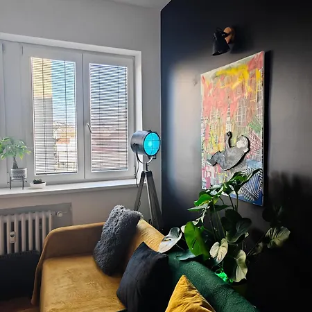 With Monkey Vibes Pressburg