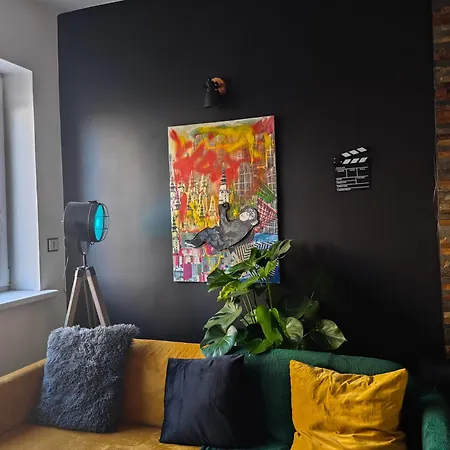 Apartment With Monkey Vibes *