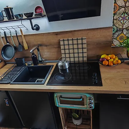 With Monkey Vibes Pressburg